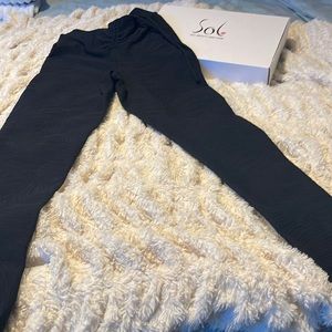 SOL beauty and care - Relief Anti-cellulite Leggings with Scrunch - Black
$68.lo